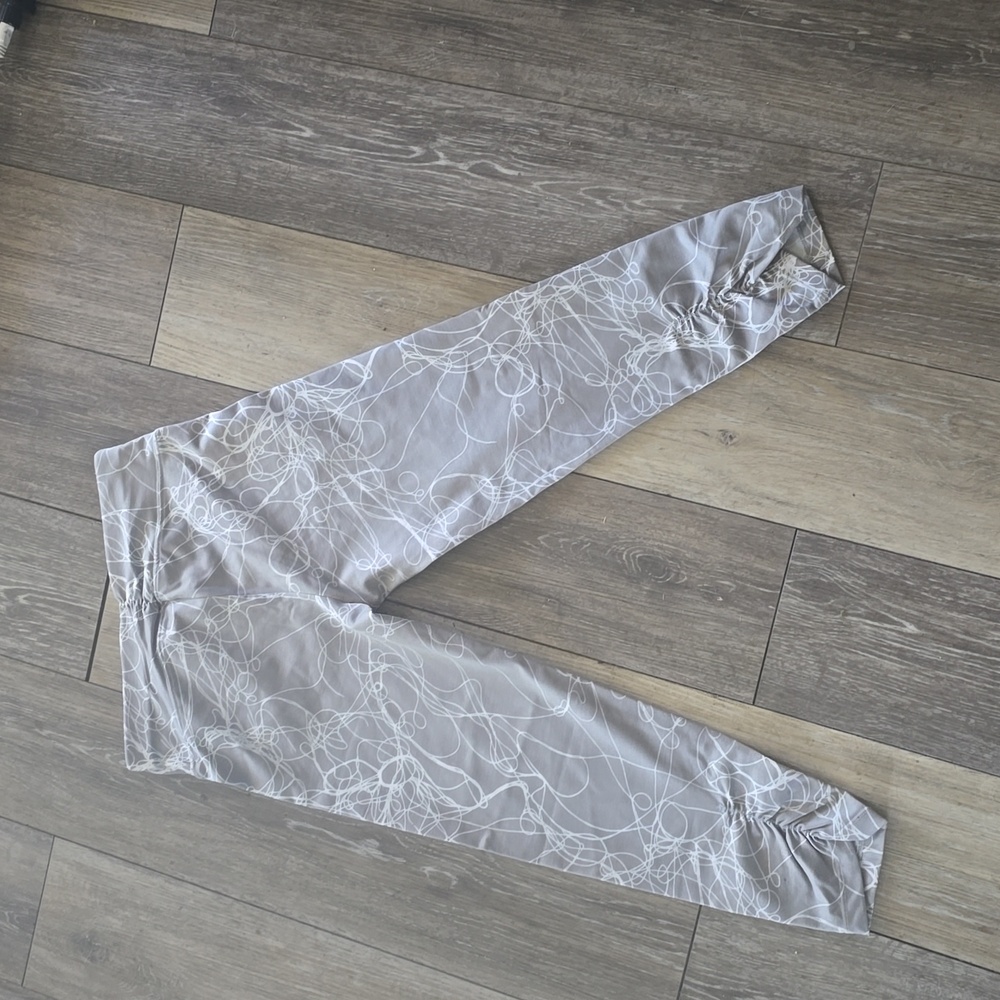 Excellent condition Calvin Klein workout pants. - Picture 4 of 7